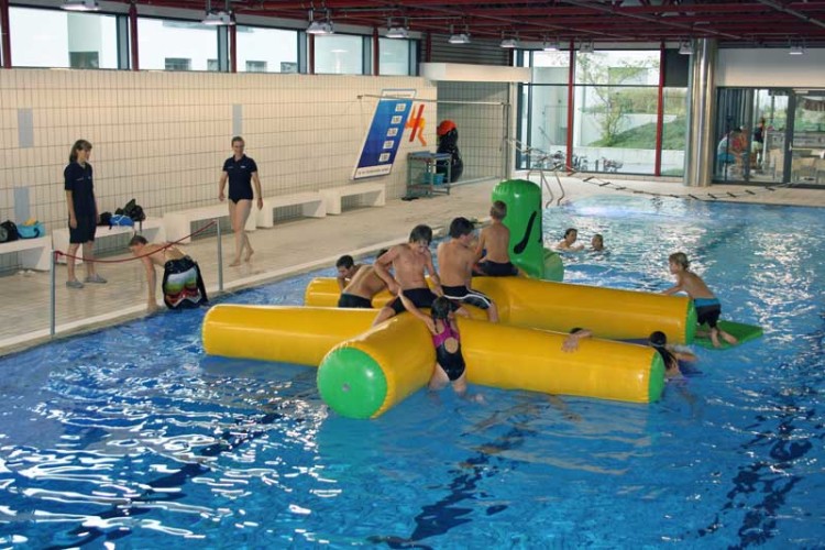 Spielenachmittag im Hallenbad